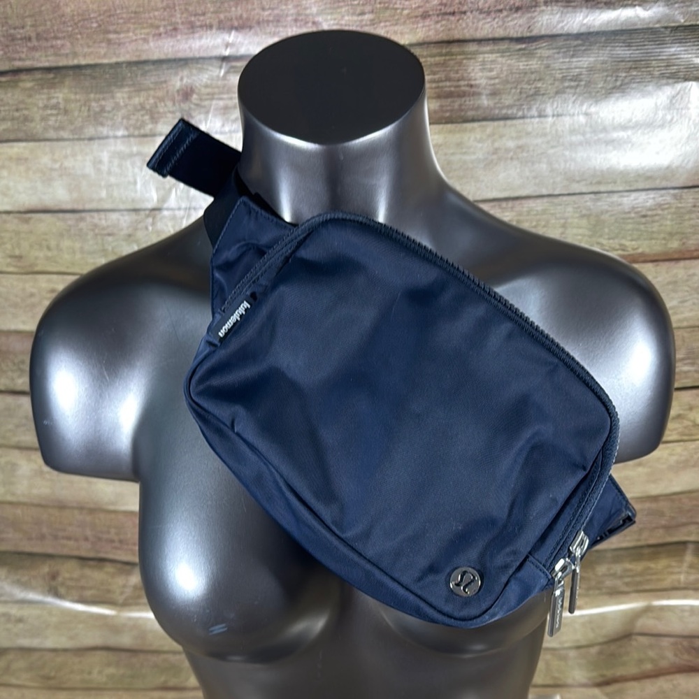 lululemon athletica Navy Everywhere Belt Bag